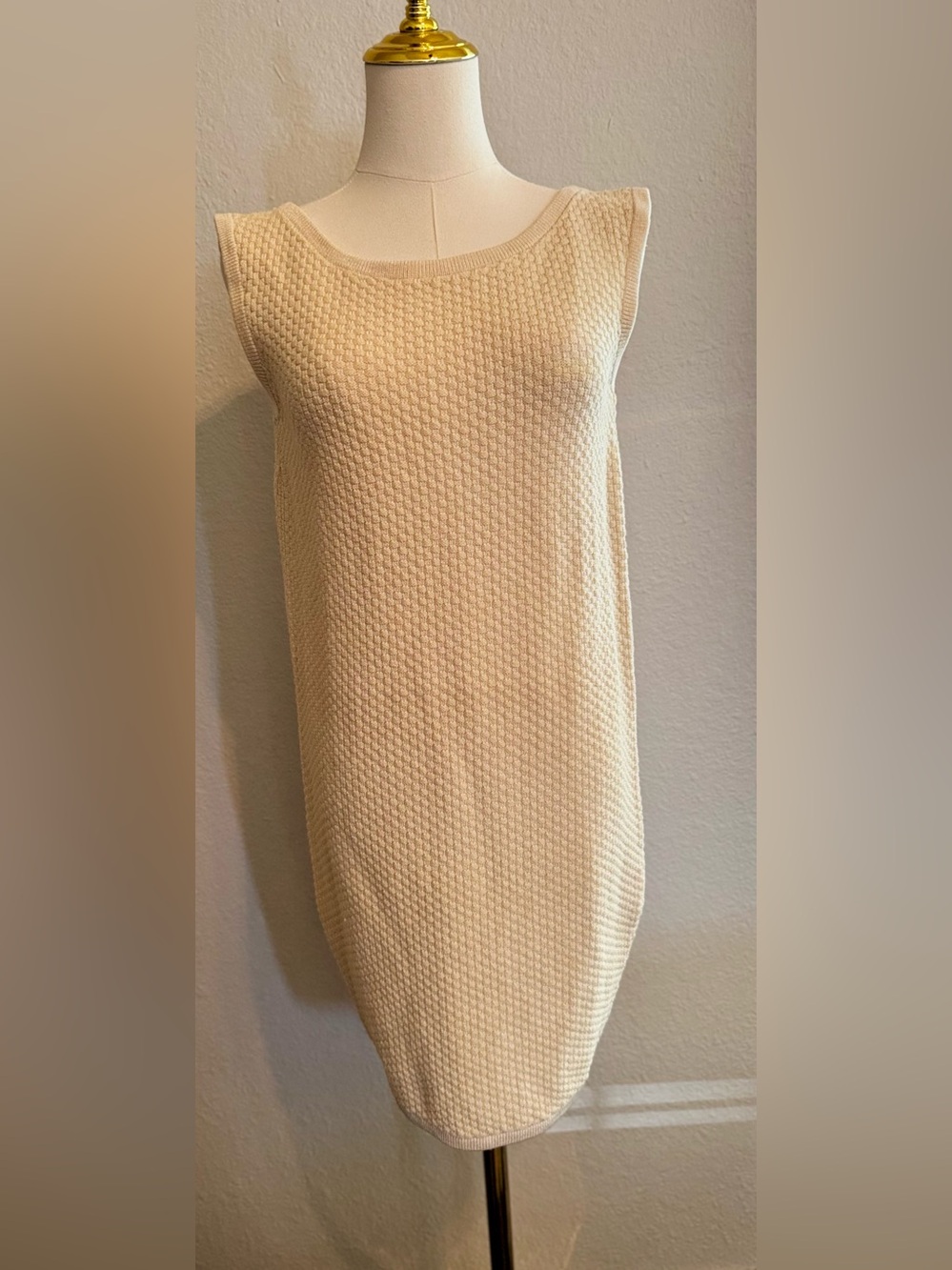 ST. JOHN Cream Textured Knit Sleeveless Shift Sheath Midi Dress w V-Back - Picture 2 of 16